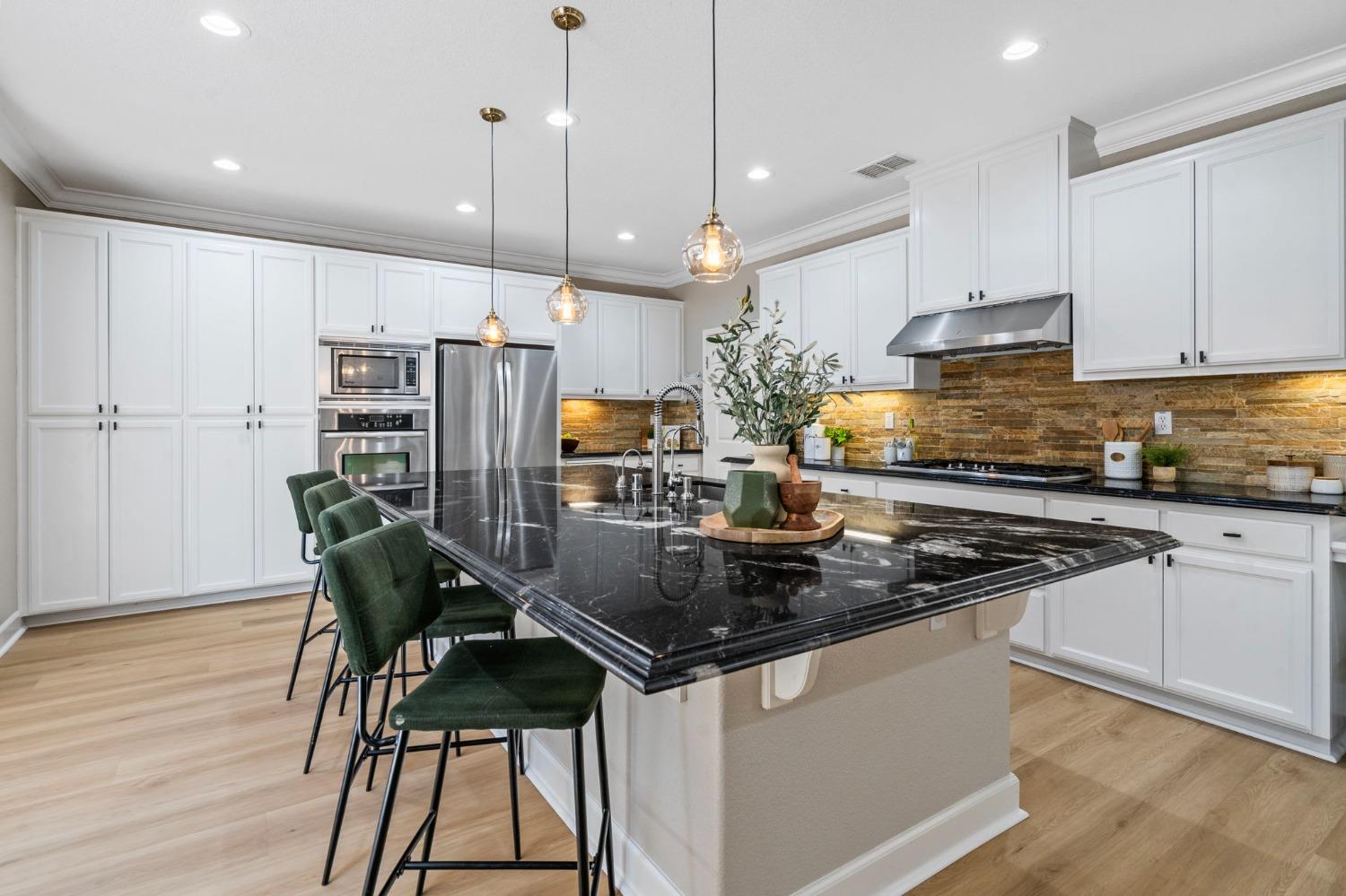 450 W Bonaventure Avenue