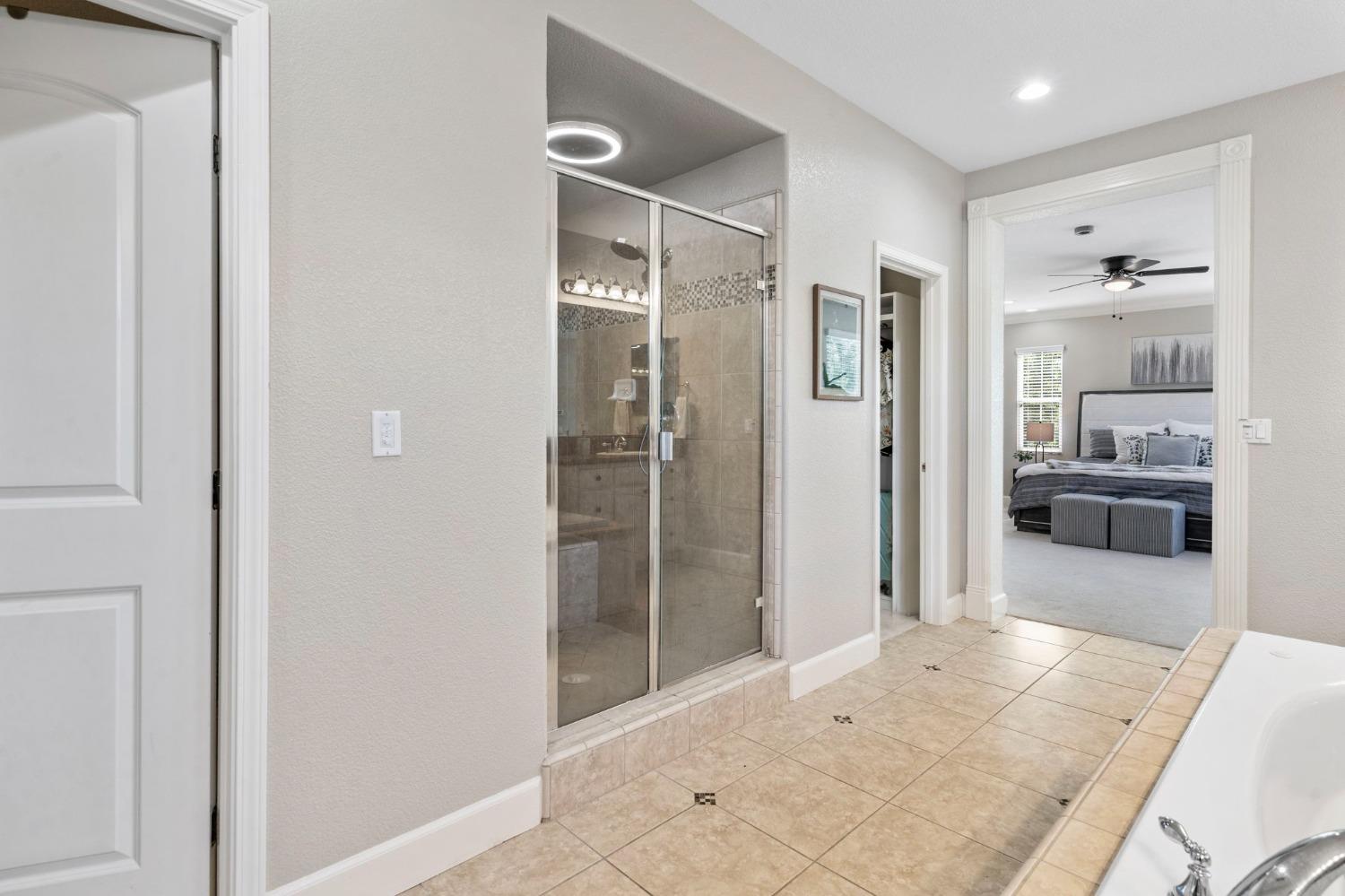 450 W Bonaventure Avenue