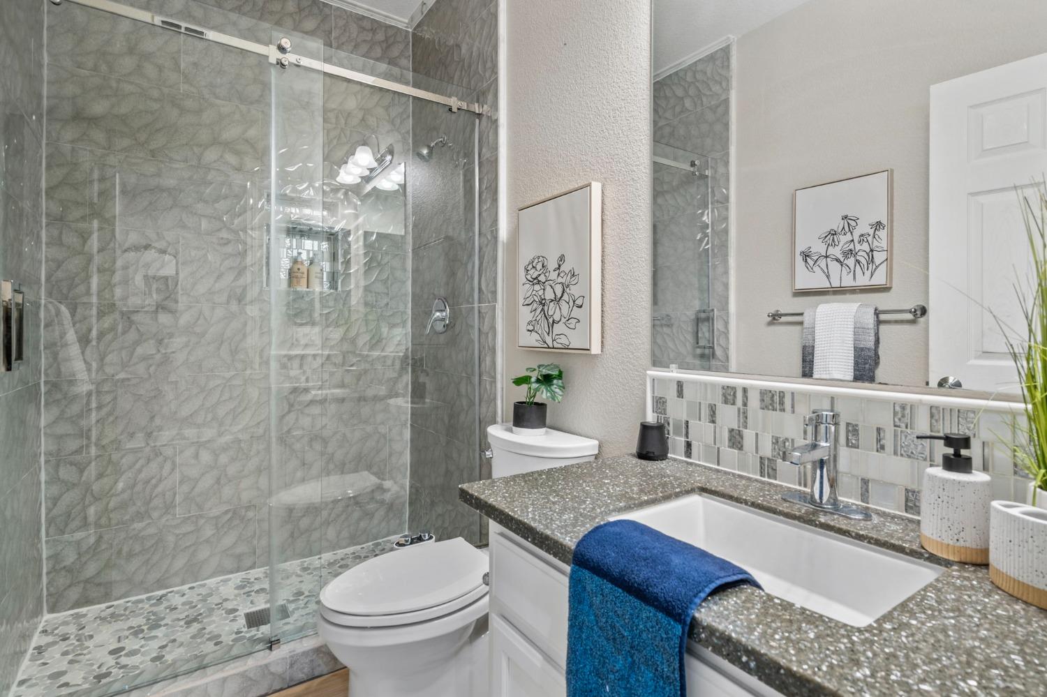 450 W Bonaventure Avenue