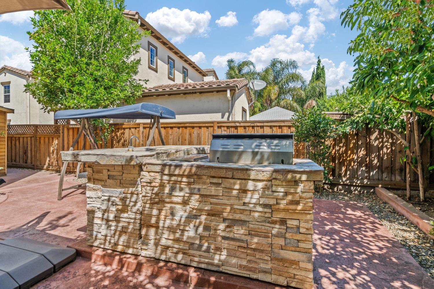 731 W Bonaventure Avenue