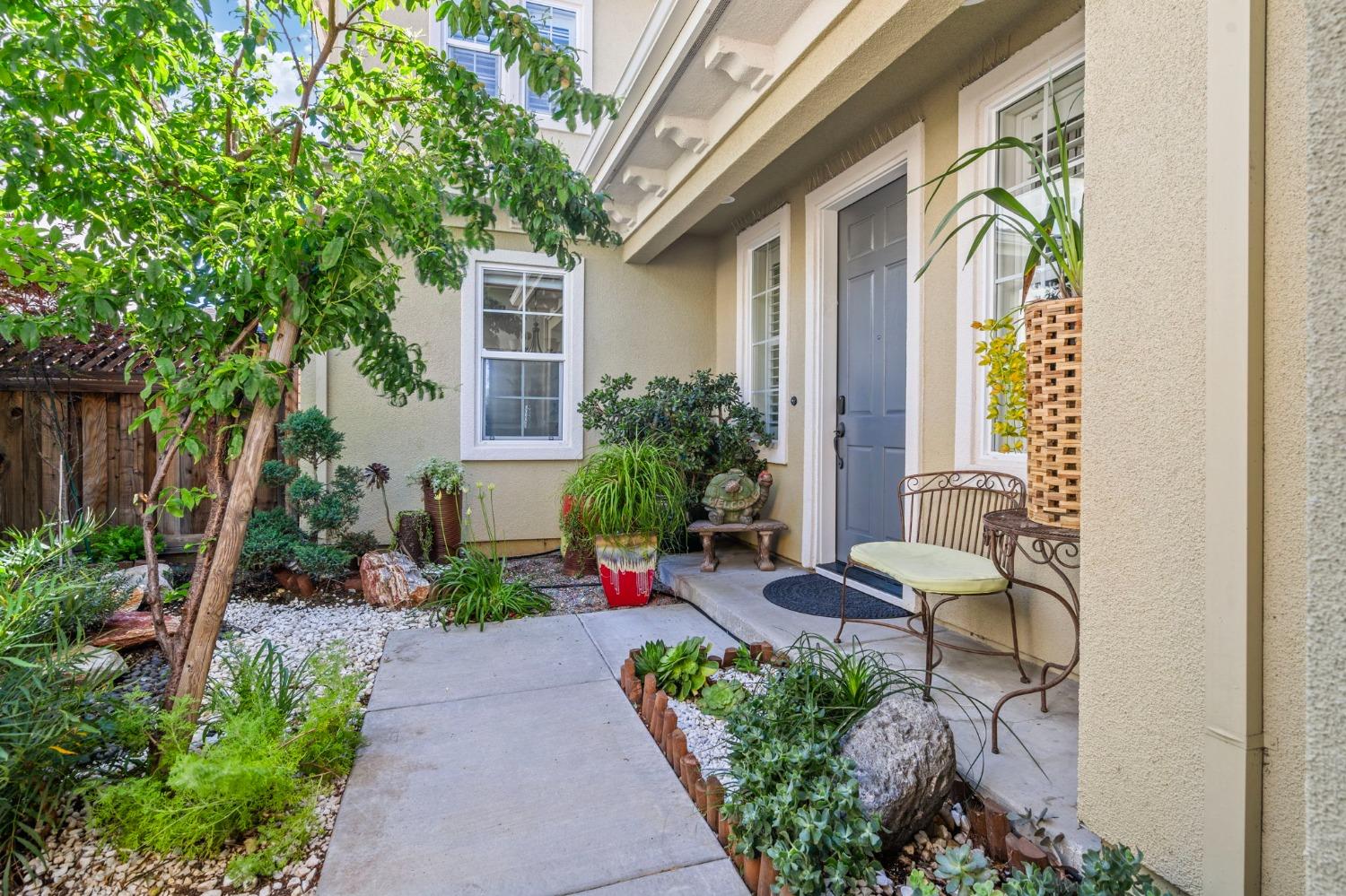 731 W Bonaventure Avenue