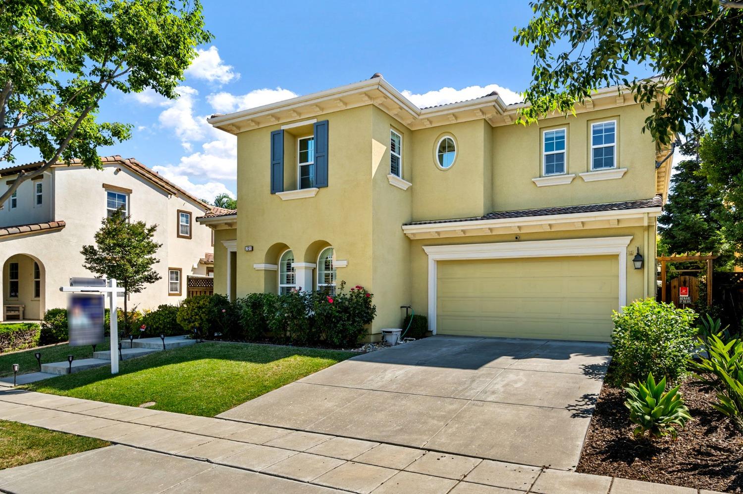 731 W Bonaventure Avenue