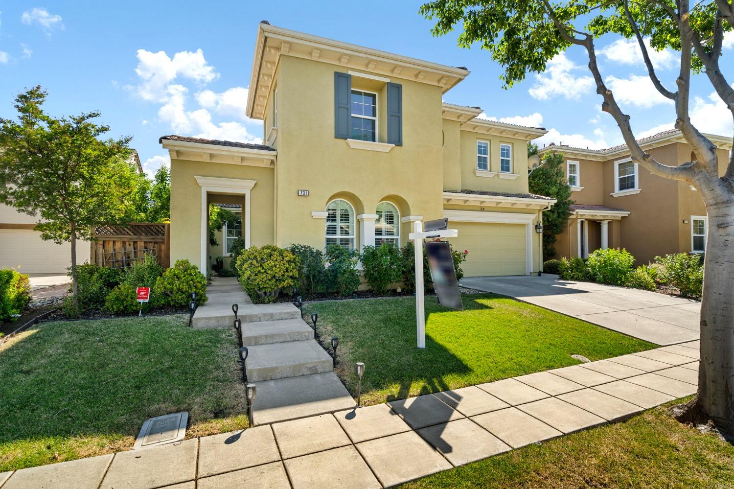 731 W Bonaventure Avenue