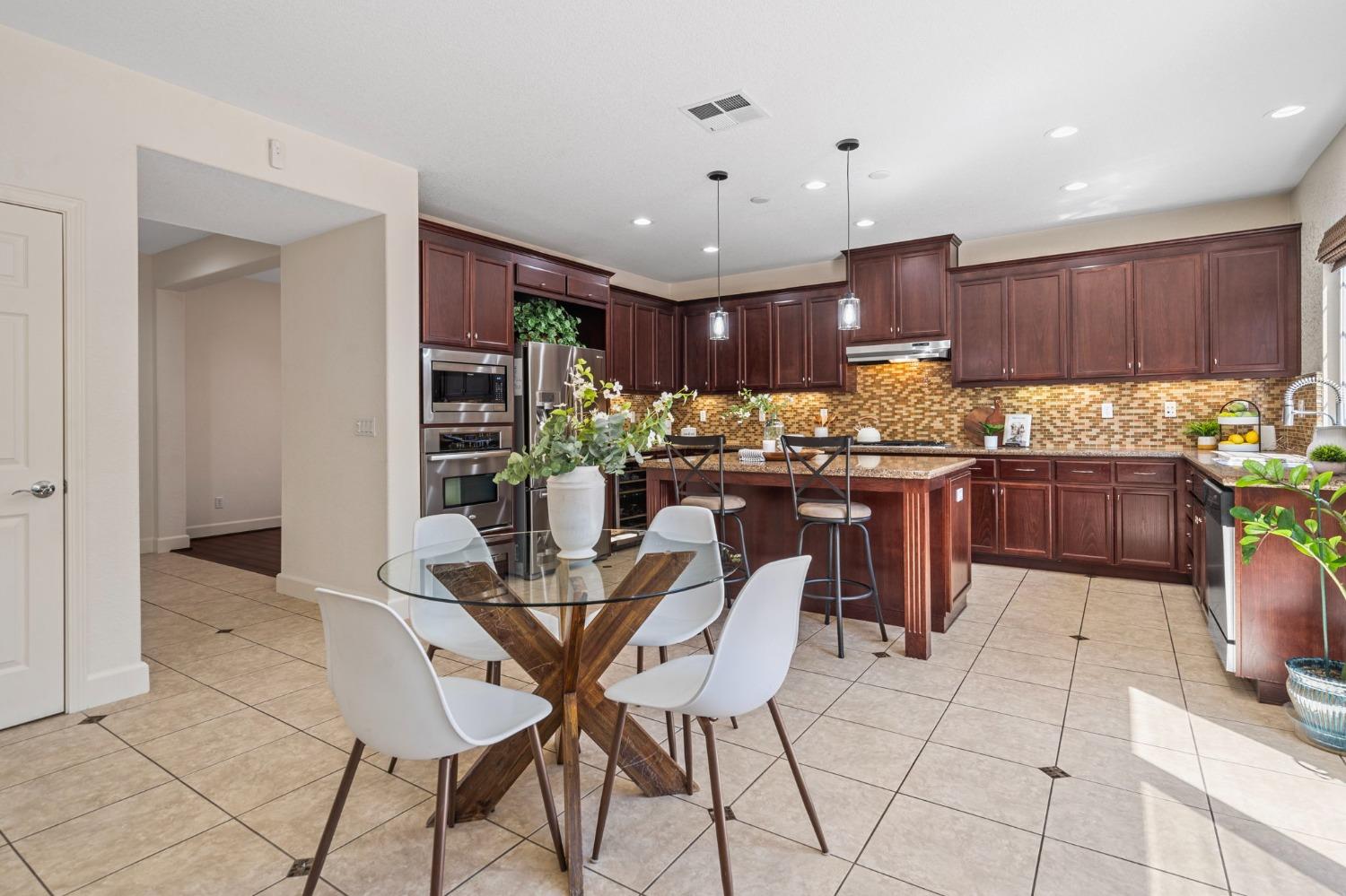 731 W Bonaventure Avenue