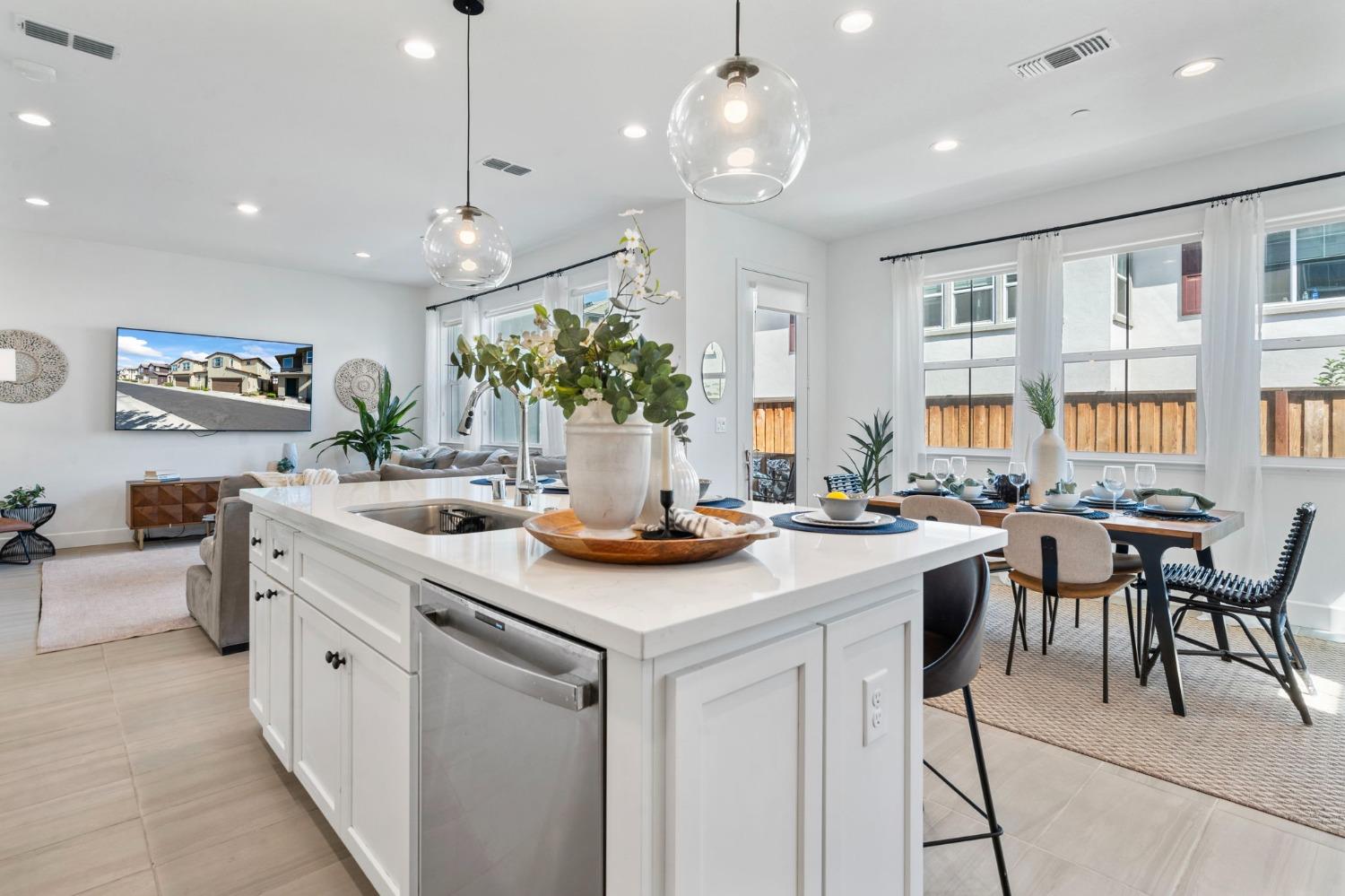 139 W Lucille Avenue