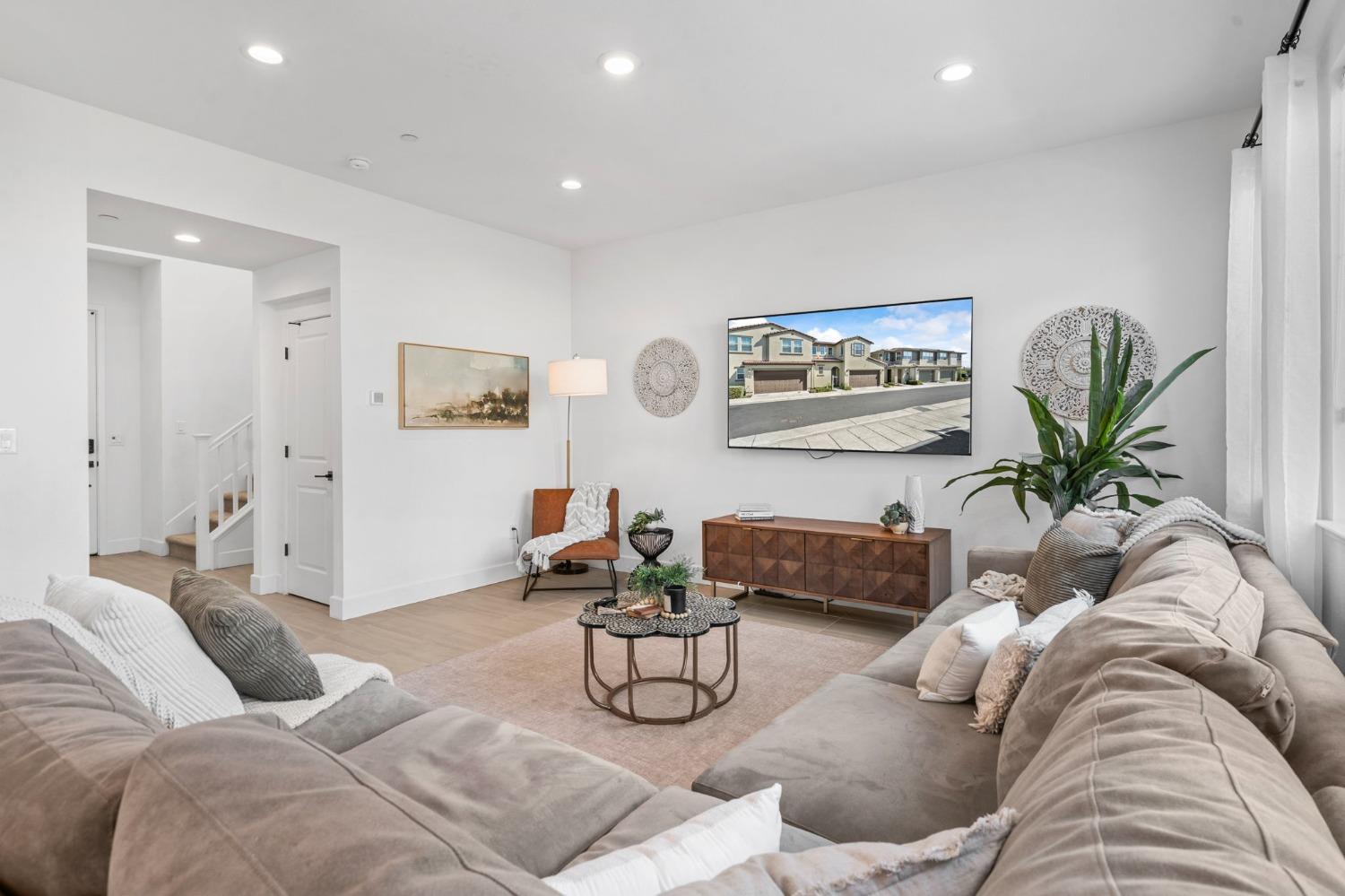 139 W Lucille Avenue