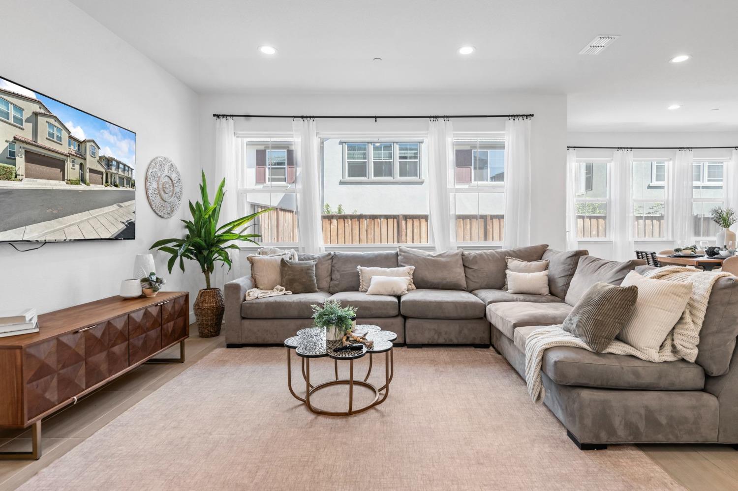 139 W Lucille Avenue