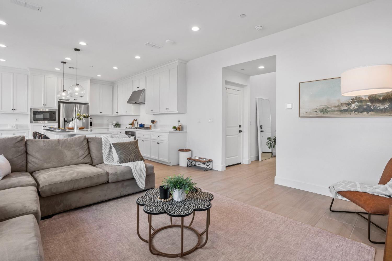 139 W Lucille Avenue