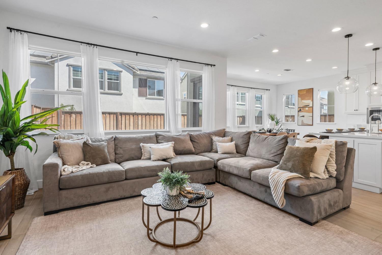 139 W Lucille Avenue