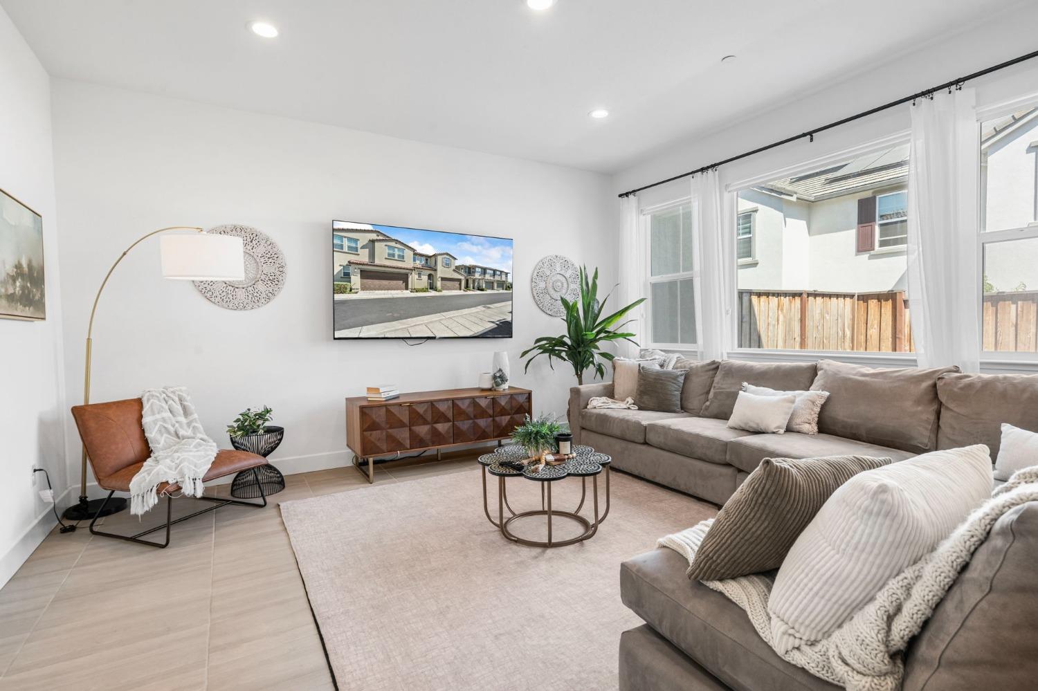 139 W Lucille Avenue