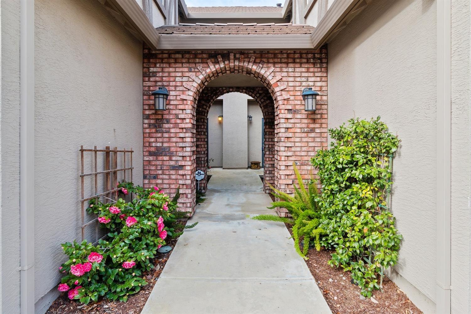 177 S Veracruz Place