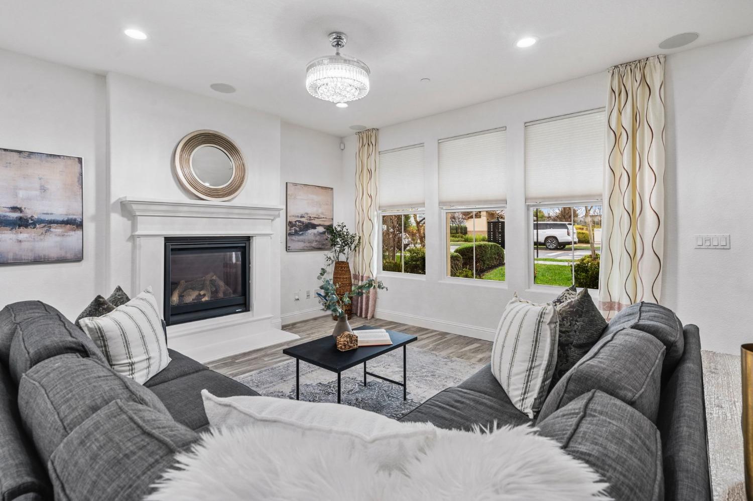 1186 S Vecindad Street