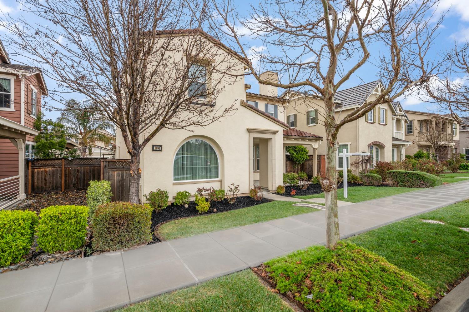 1186 S Vecindad Street