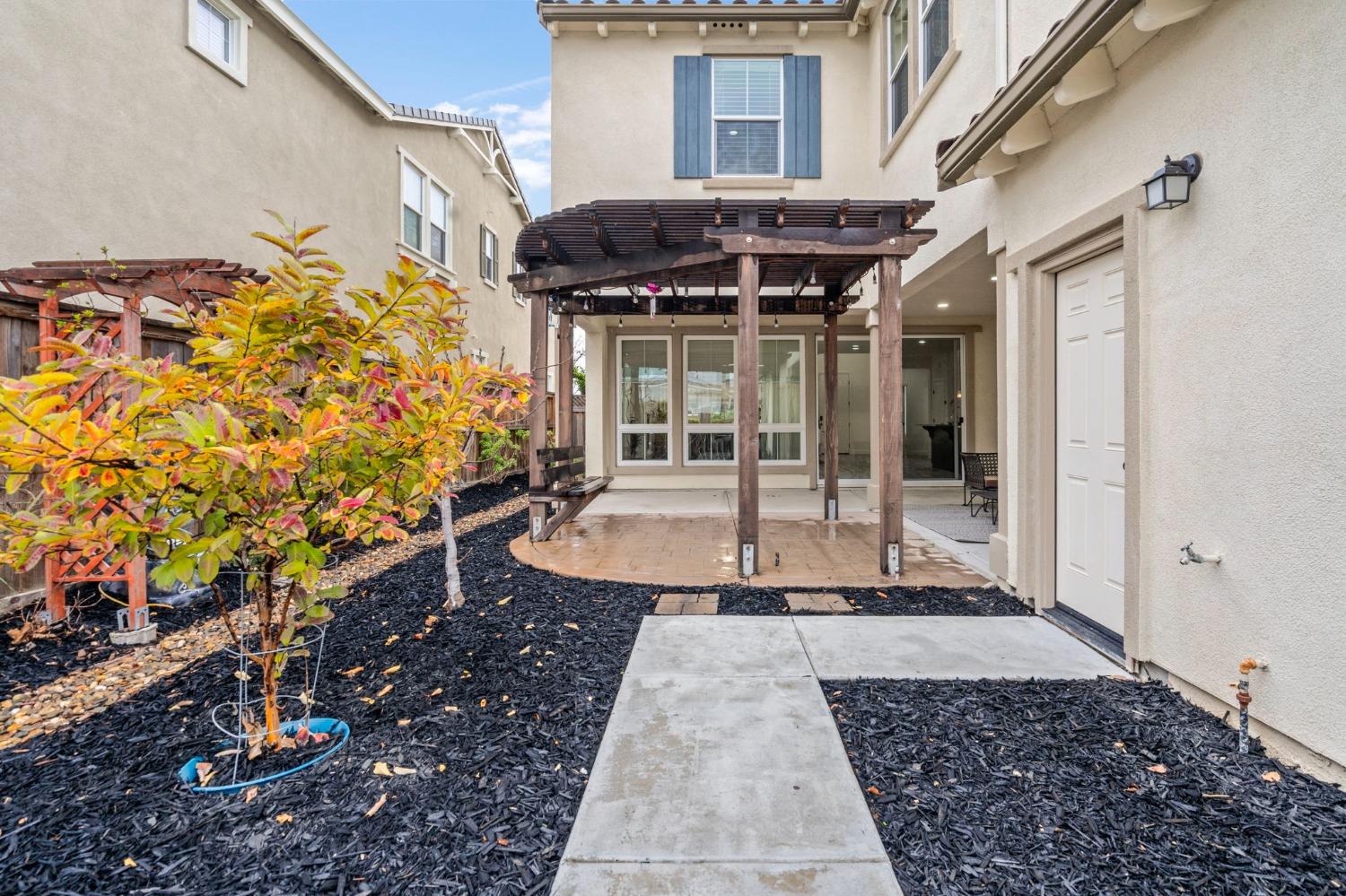 1186 S Vecindad Street