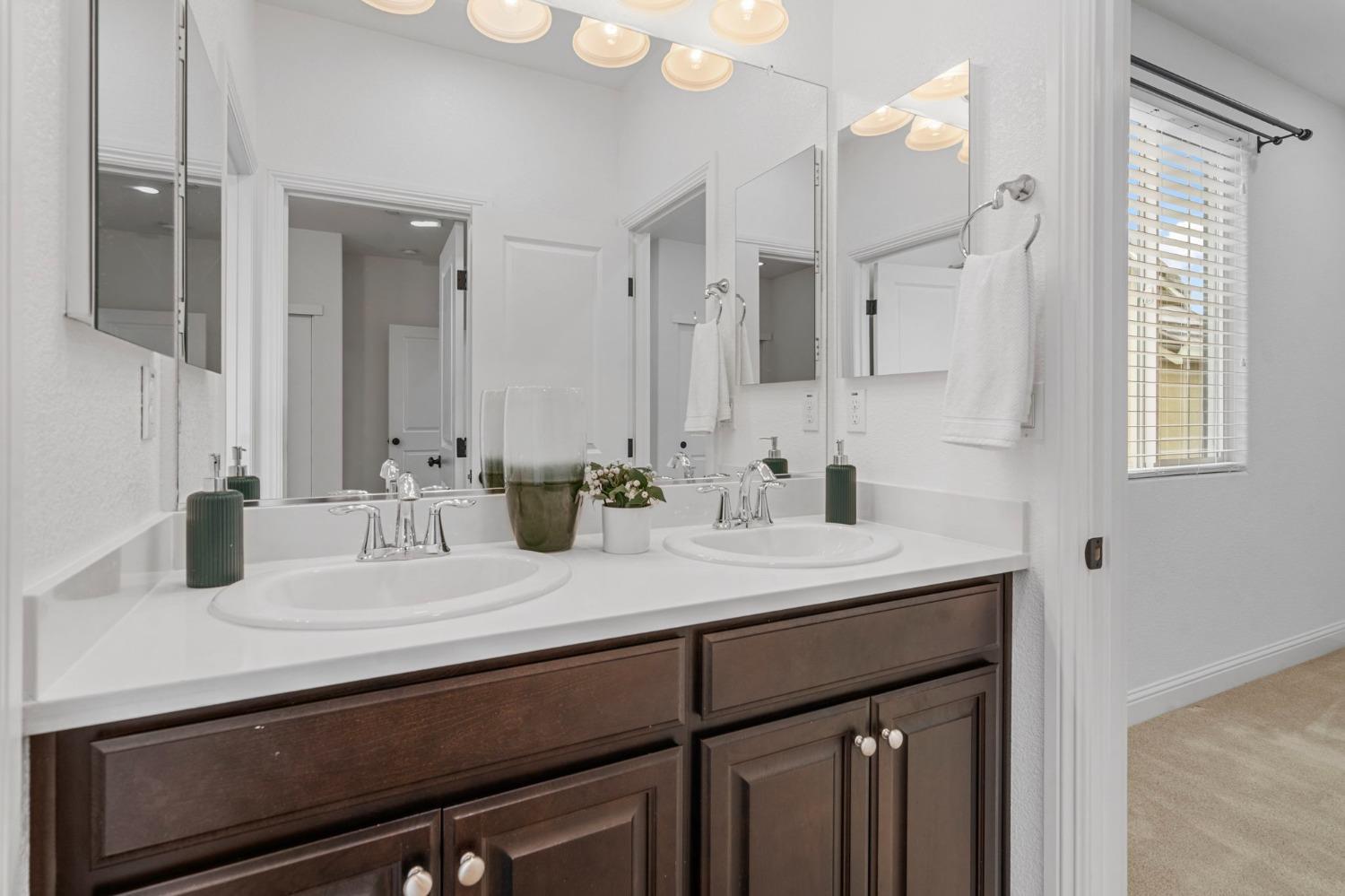 1186 S Vecindad Street