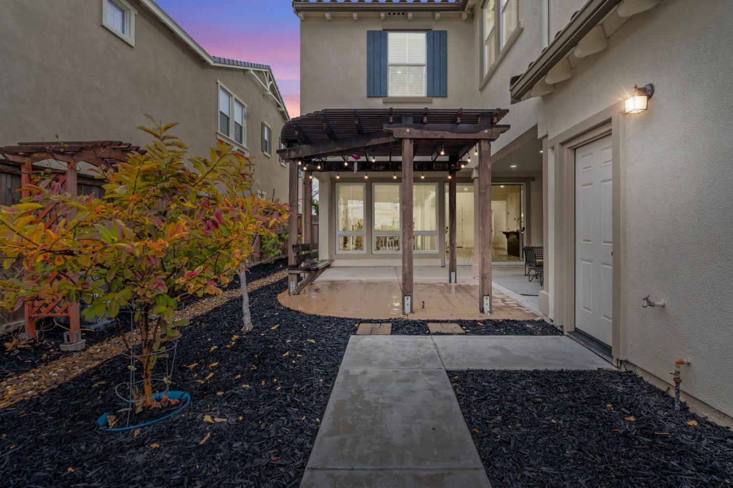 1186 S Vecindad Street