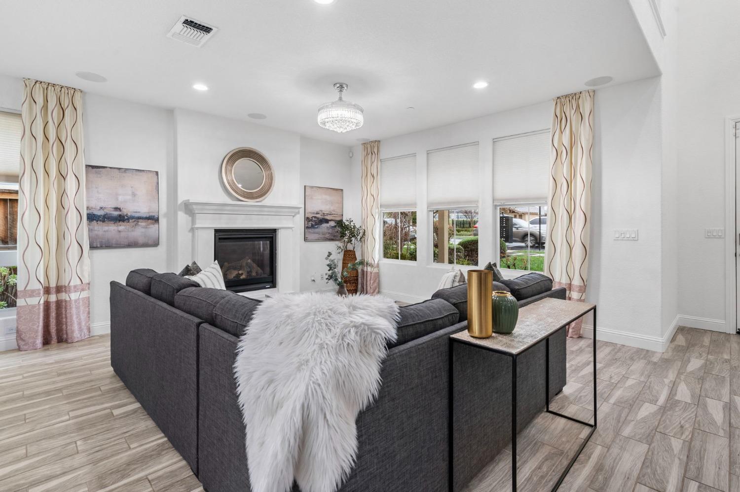 1186 S Vecindad Street