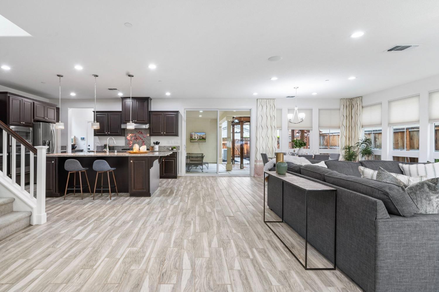 1186 S Vecindad Street