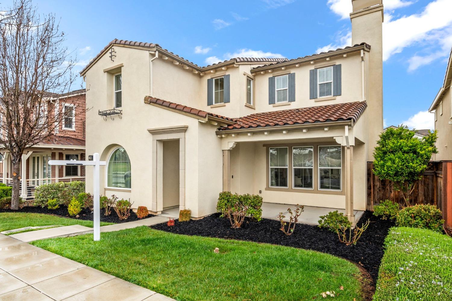 1186 S Vecindad Street