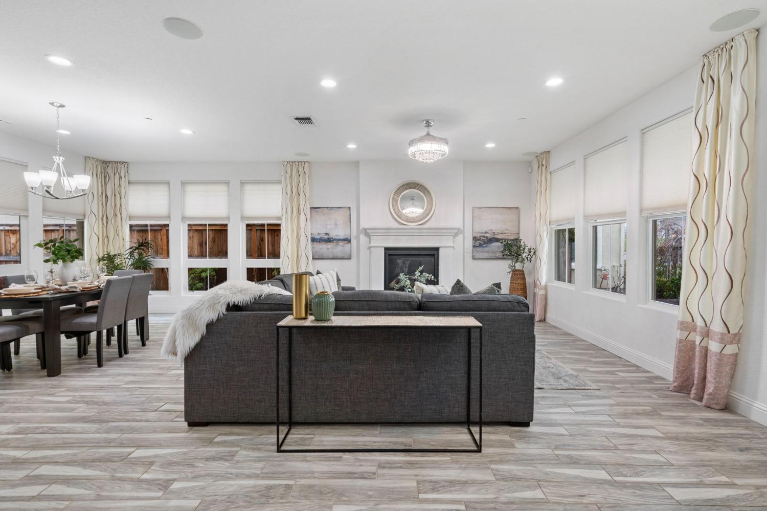 1186 S Vecindad Street