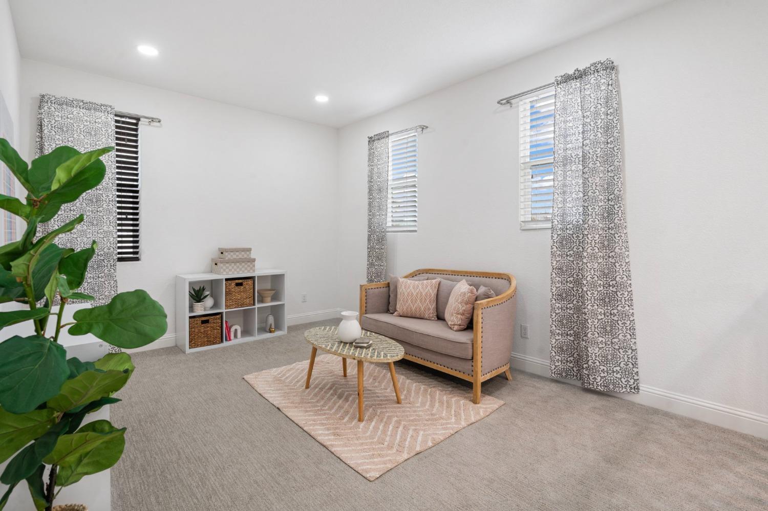 1186 S Vecindad Street