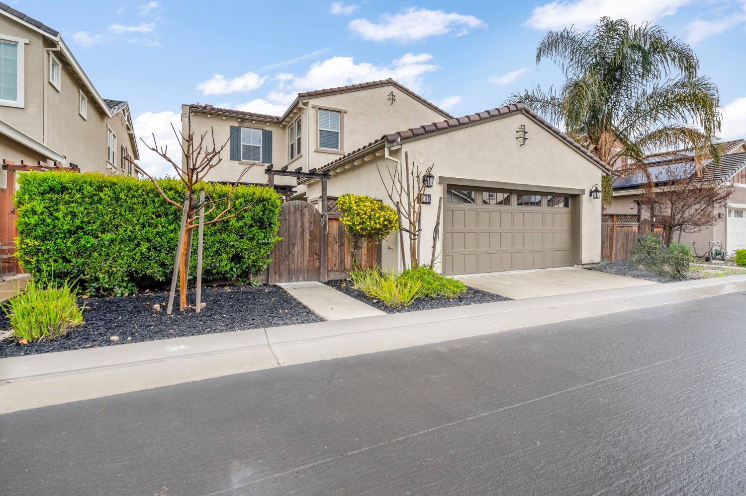 1186 S Vecindad Street