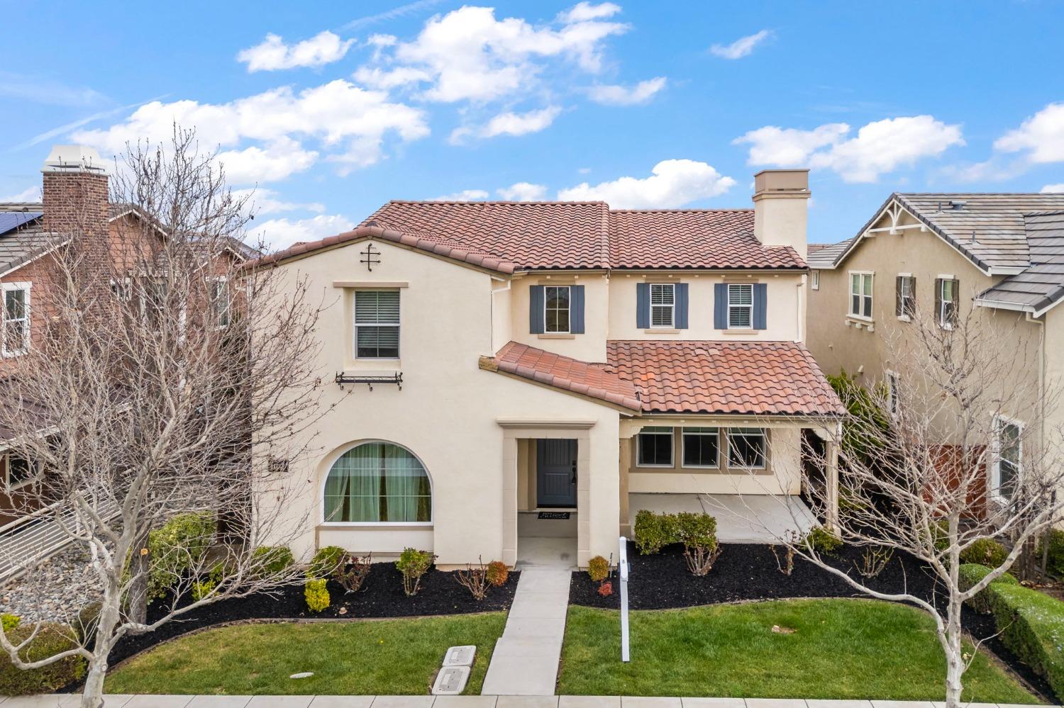 1186 S Vecindad Street