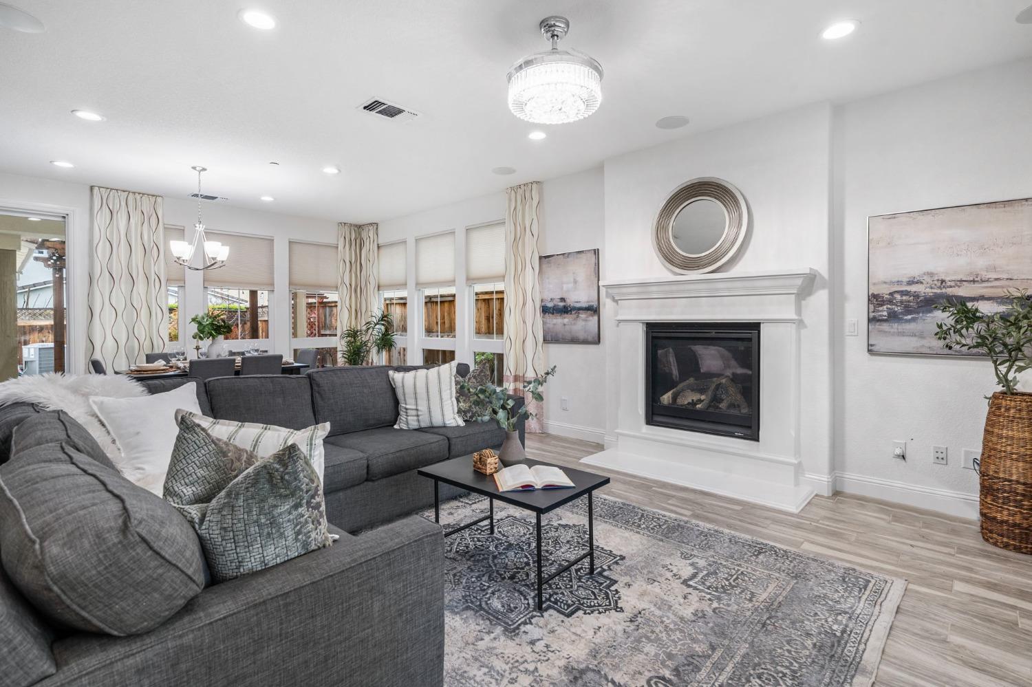 1186 S Vecindad Street