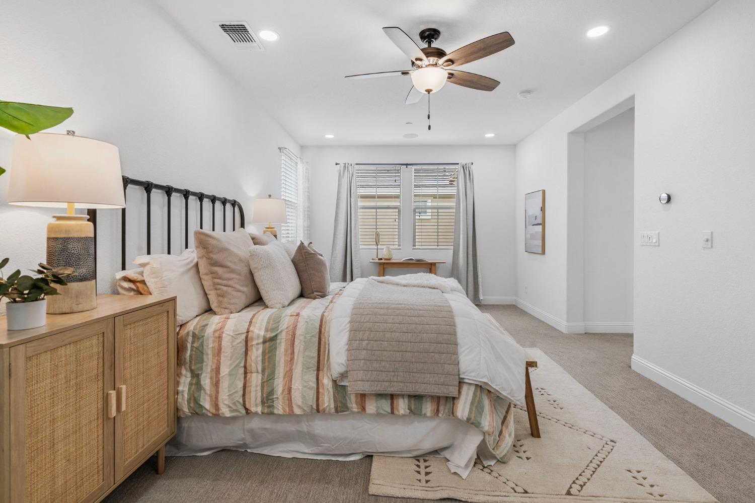 1186 S Vecindad Street