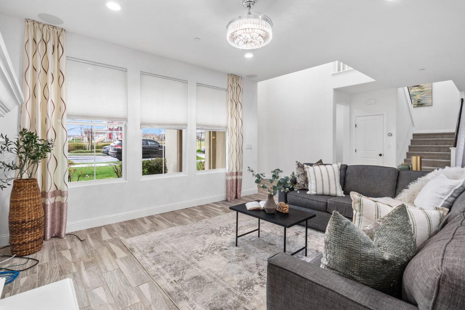 1186 S Vecindad Street