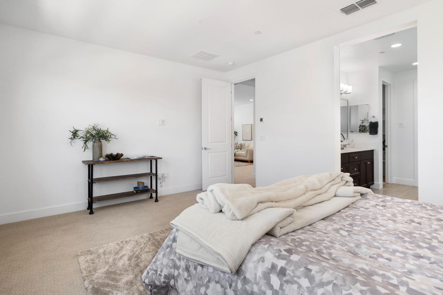 1442 S Wilshire Avenue