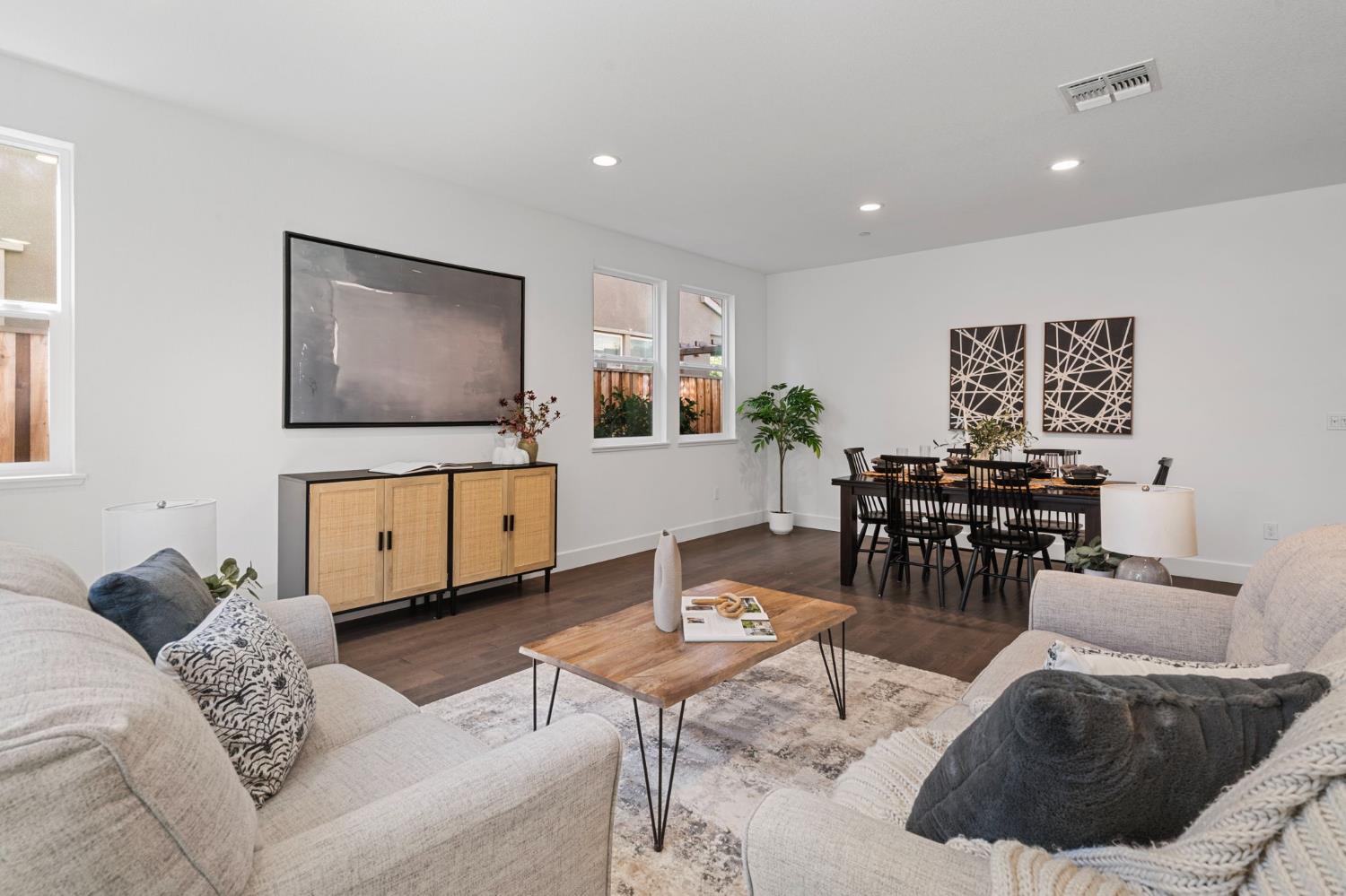 1442 S Wilshire Avenue