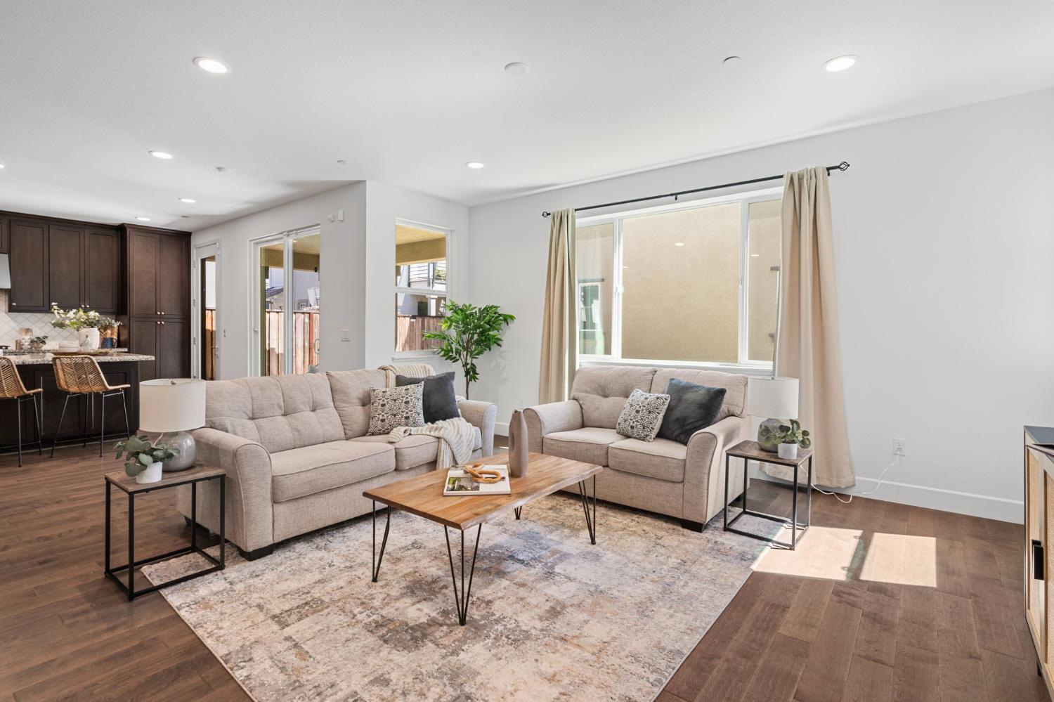 1442 S Wilshire Avenue