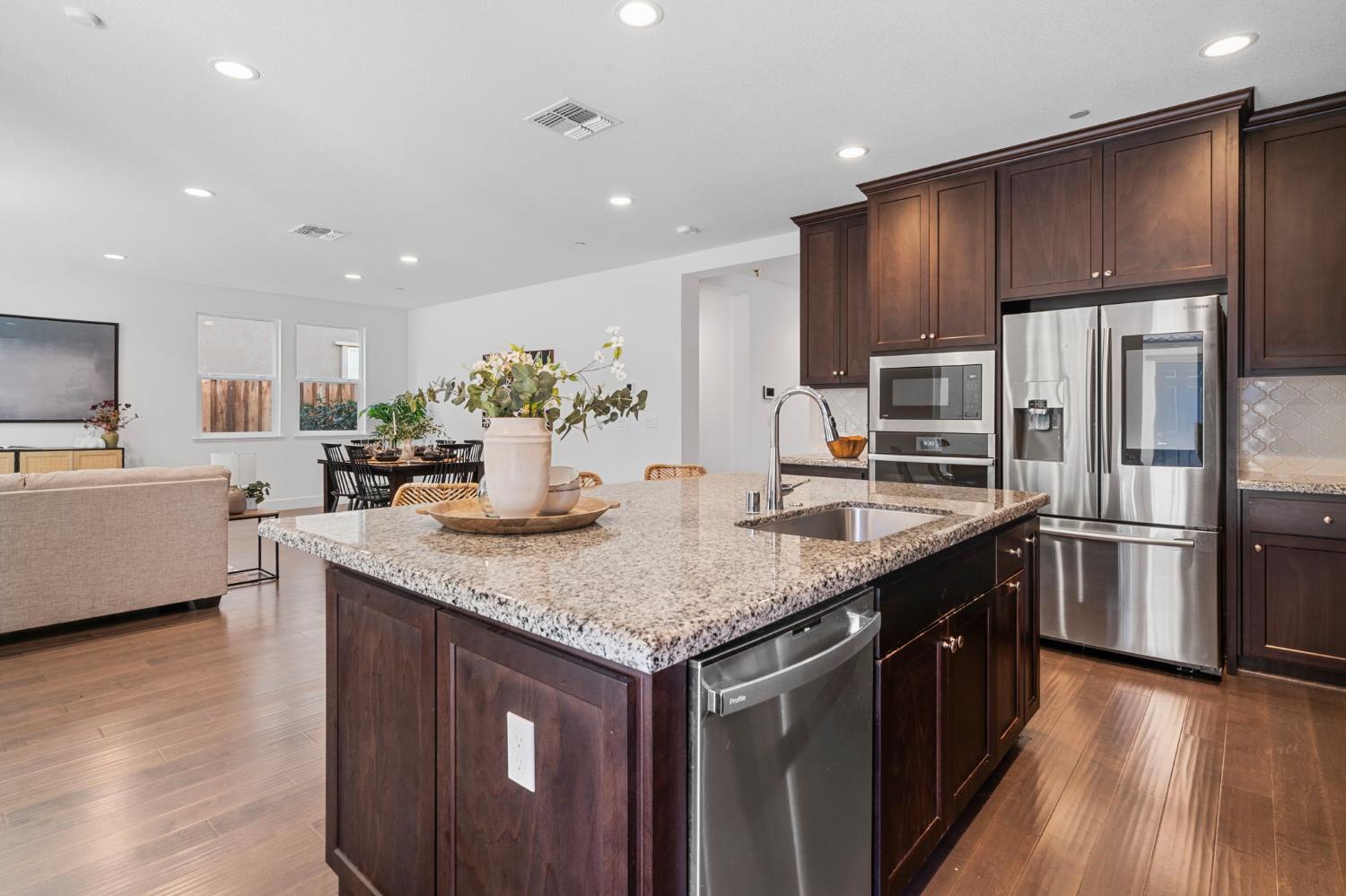 1442 S Wilshire Avenue