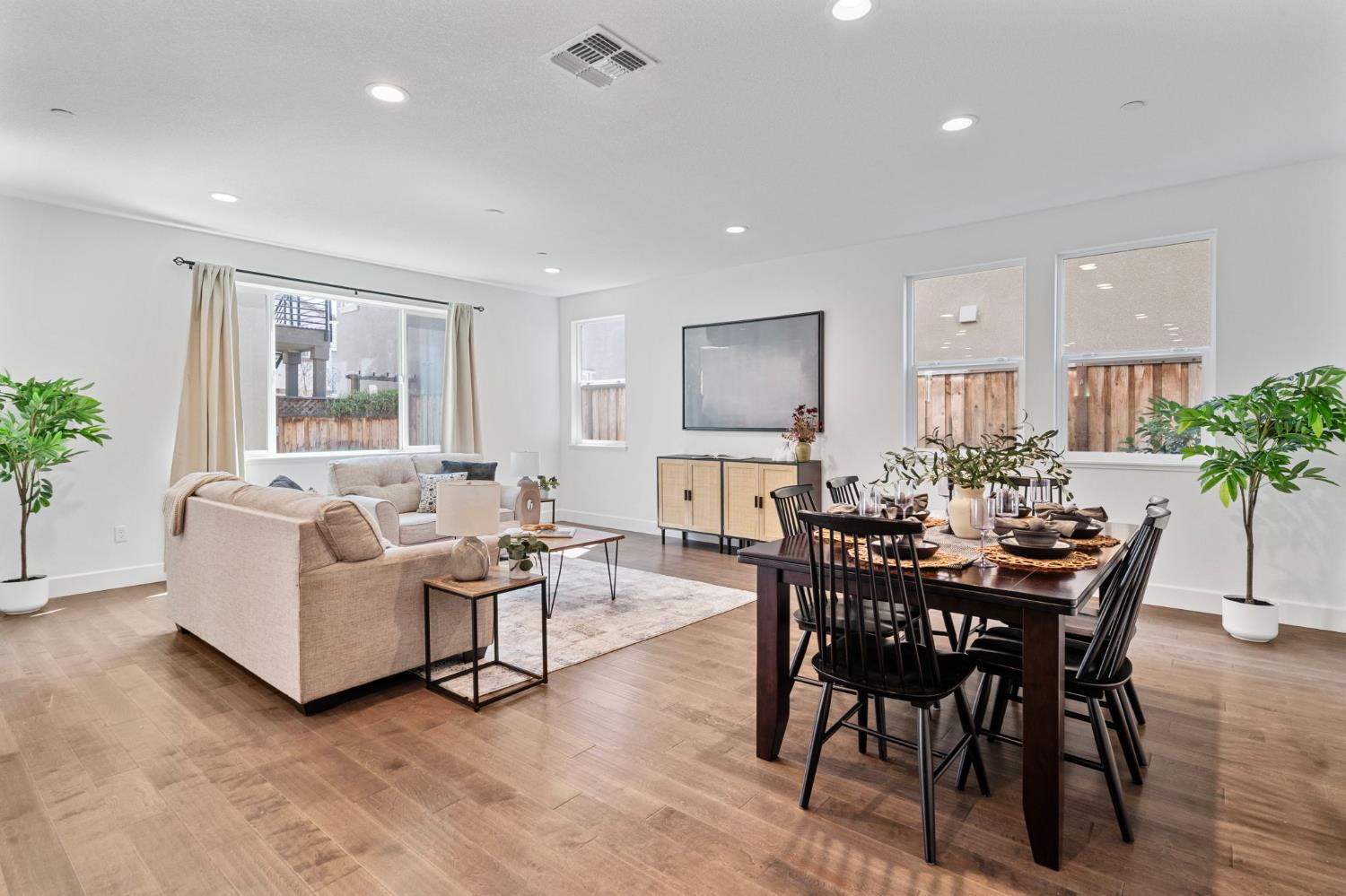 1442 S Wilshire Avenue