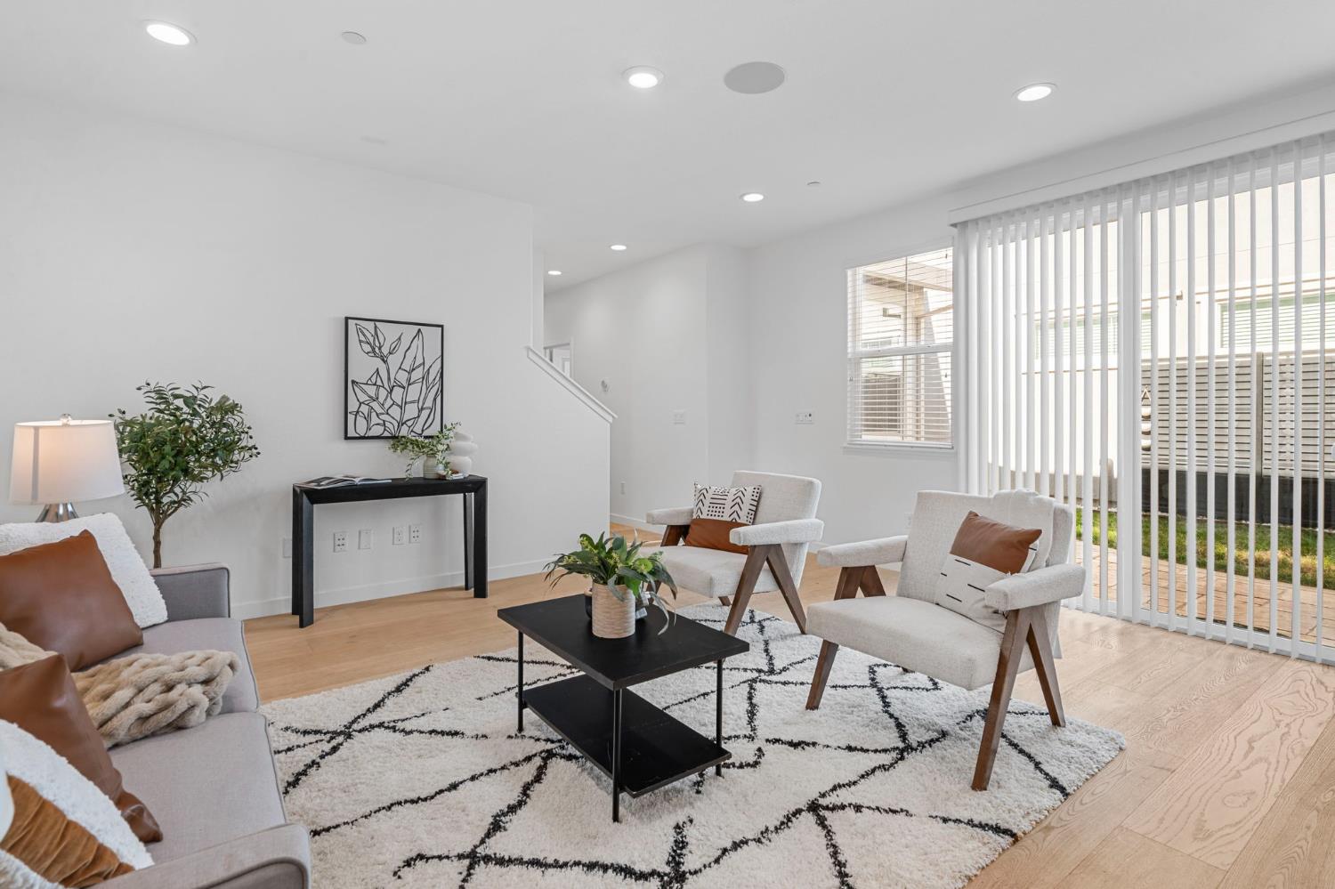 150 E Cortona Court