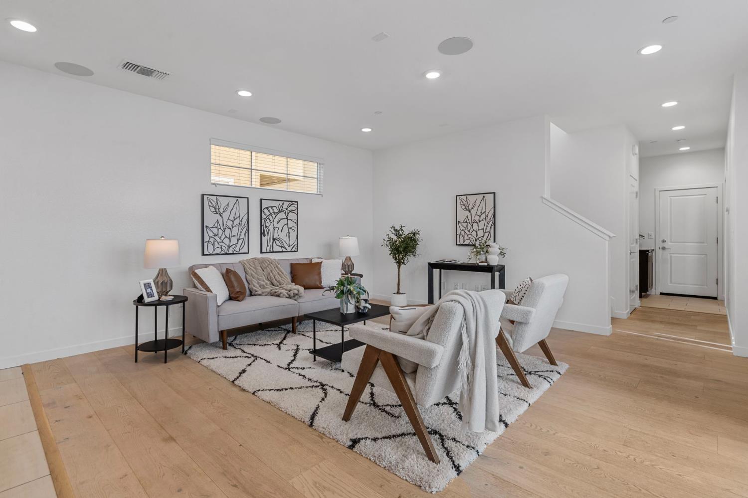 150 E Cortona Court