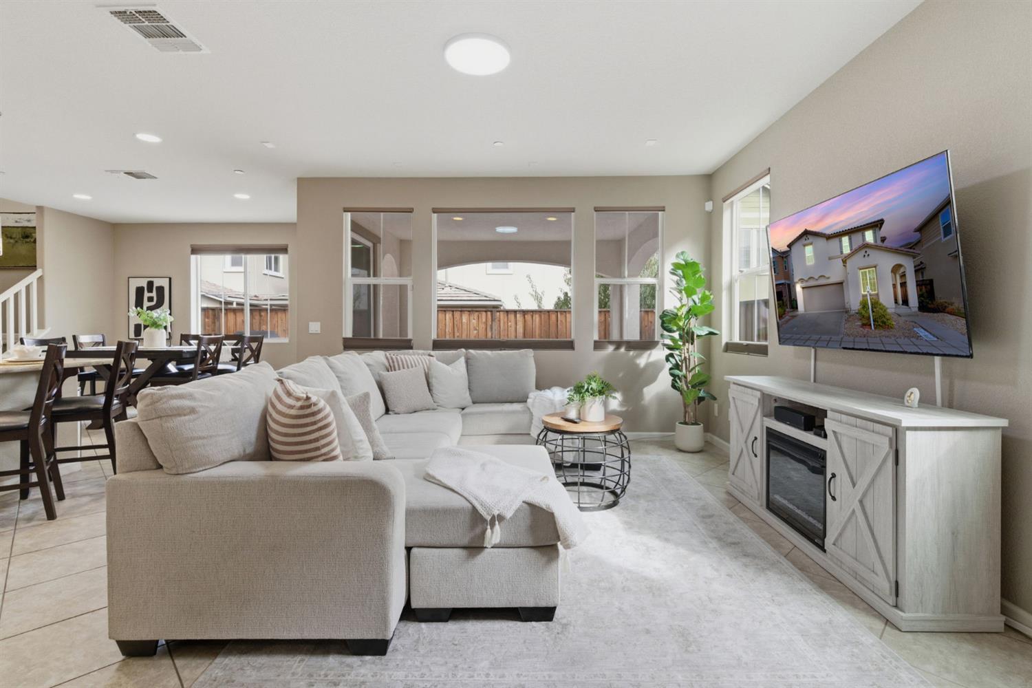 203 W Bonner Drive