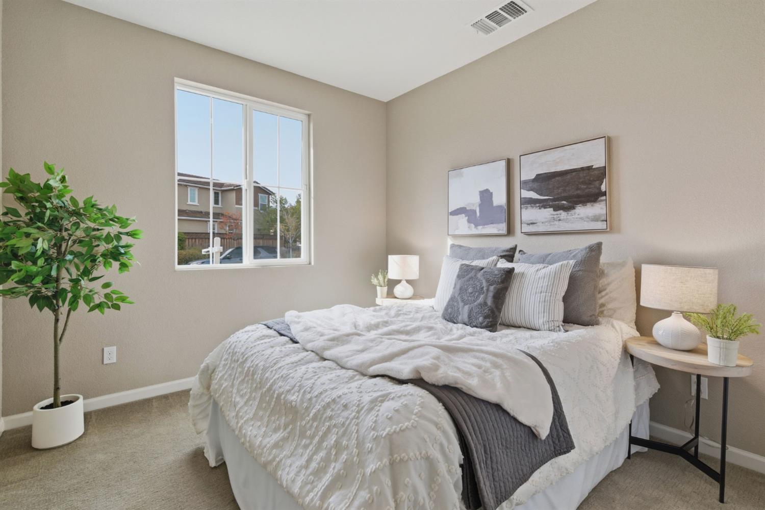 203 W Bonner Drive