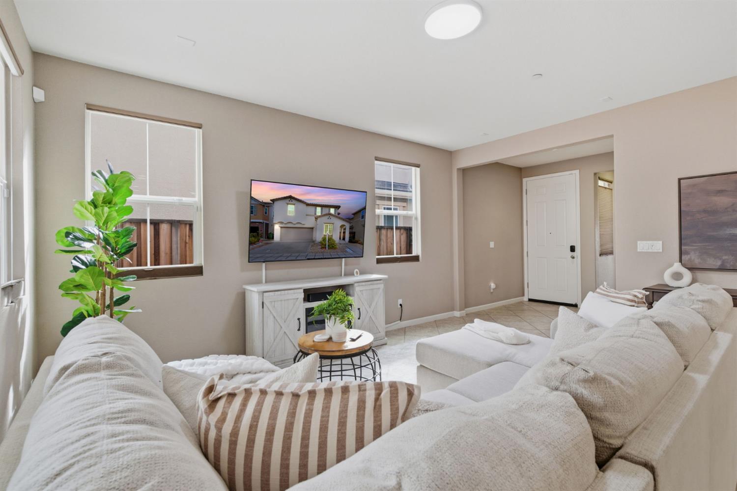 203 W Bonner Drive