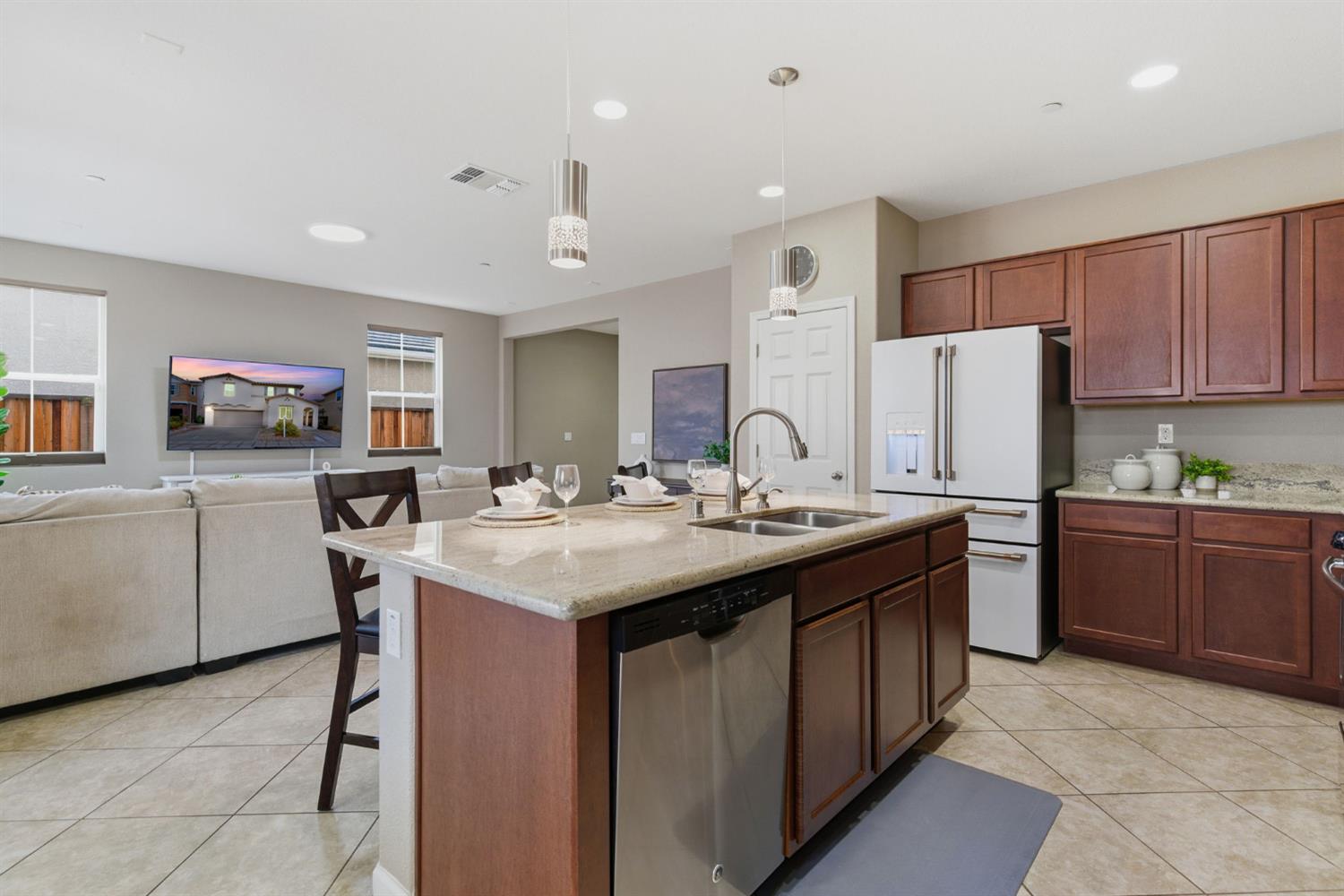 203 W Bonner Drive