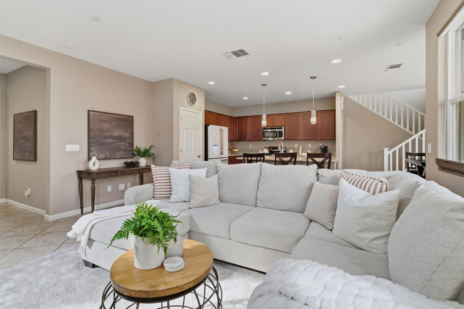 203 W Bonner Drive