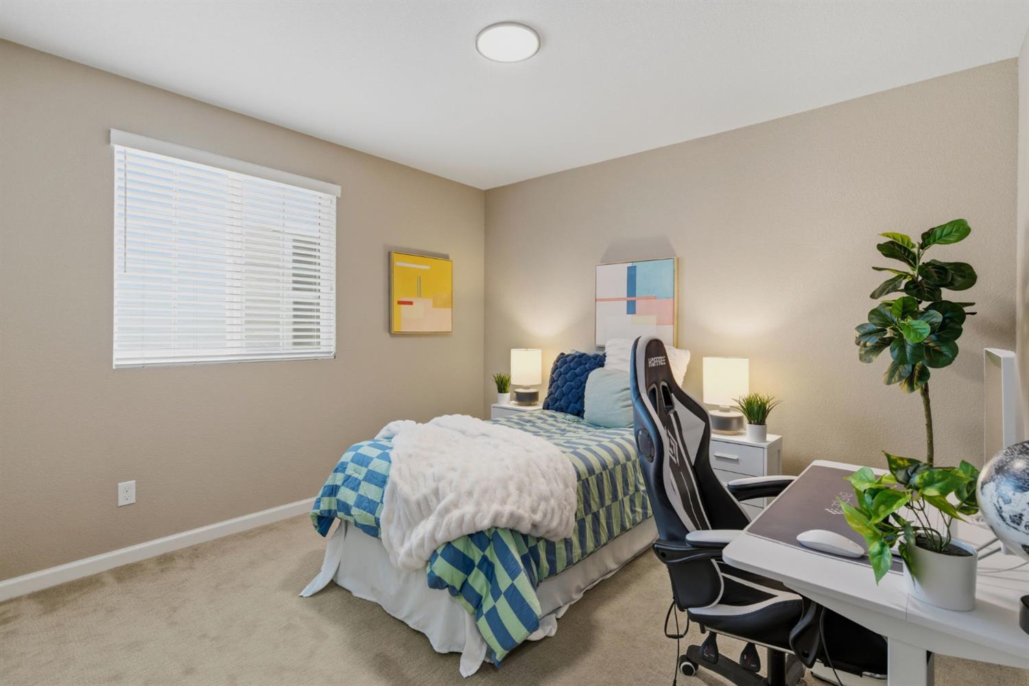 203 W Bonner Drive