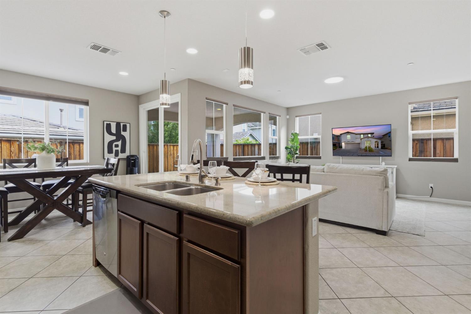 203 W Bonner Drive