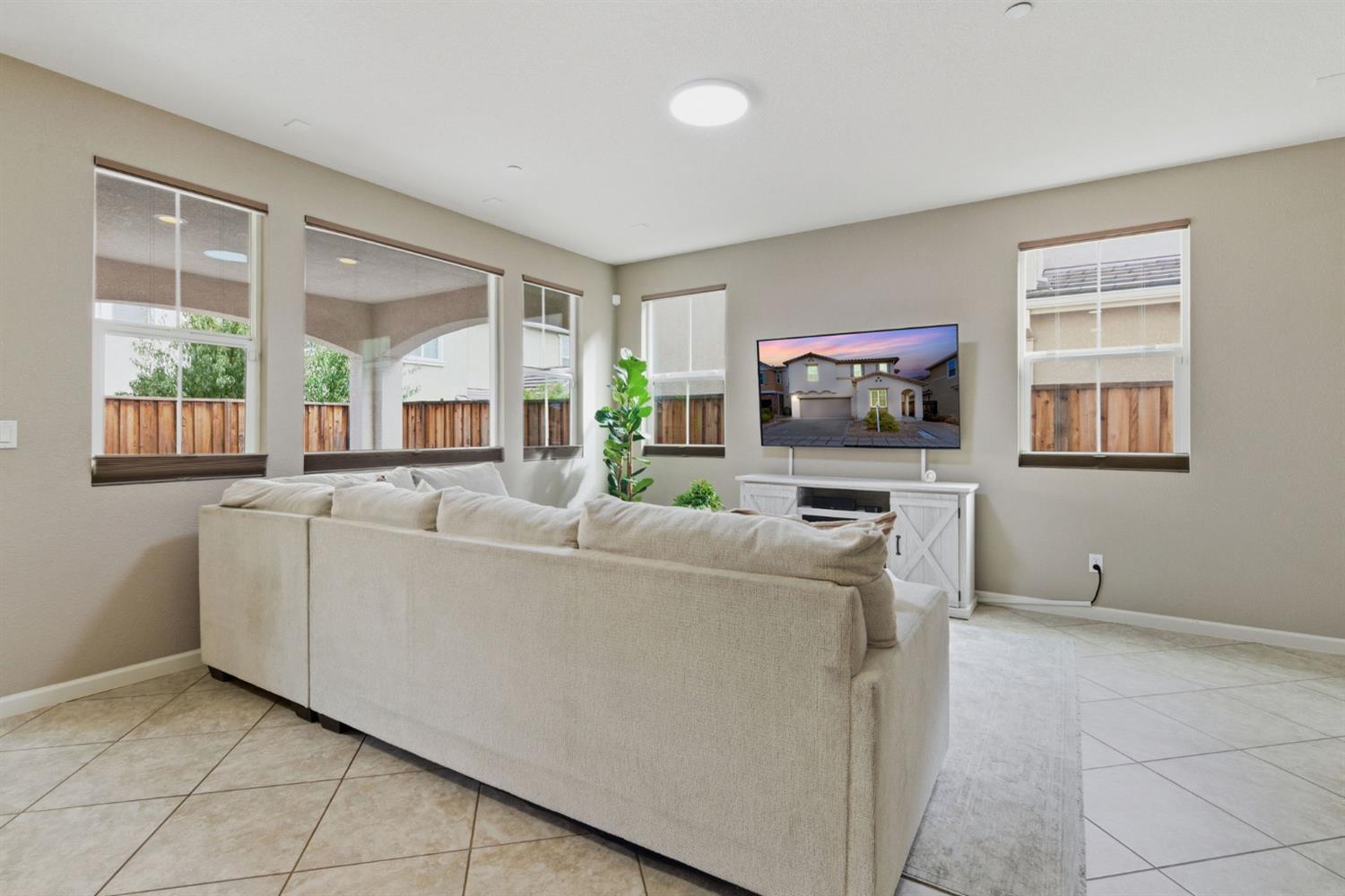 203 W Bonner Drive