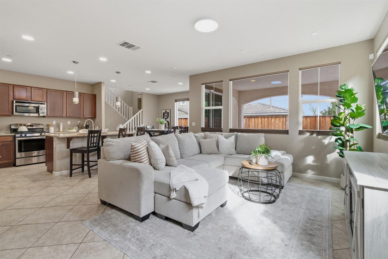 203 W Bonner Drive