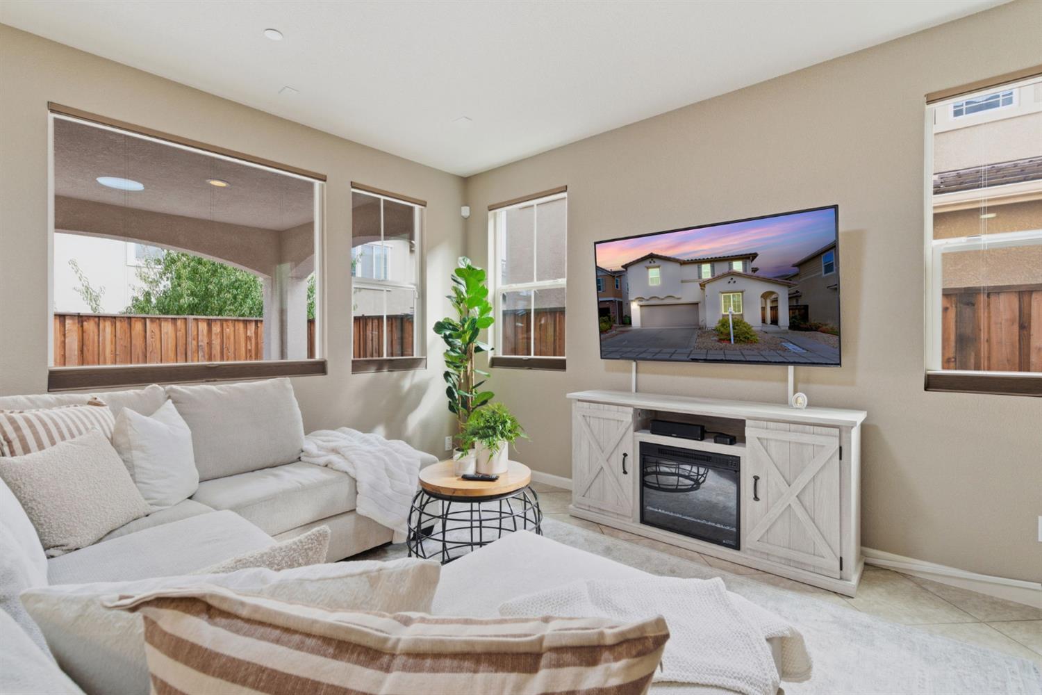 203 W Bonner Drive
