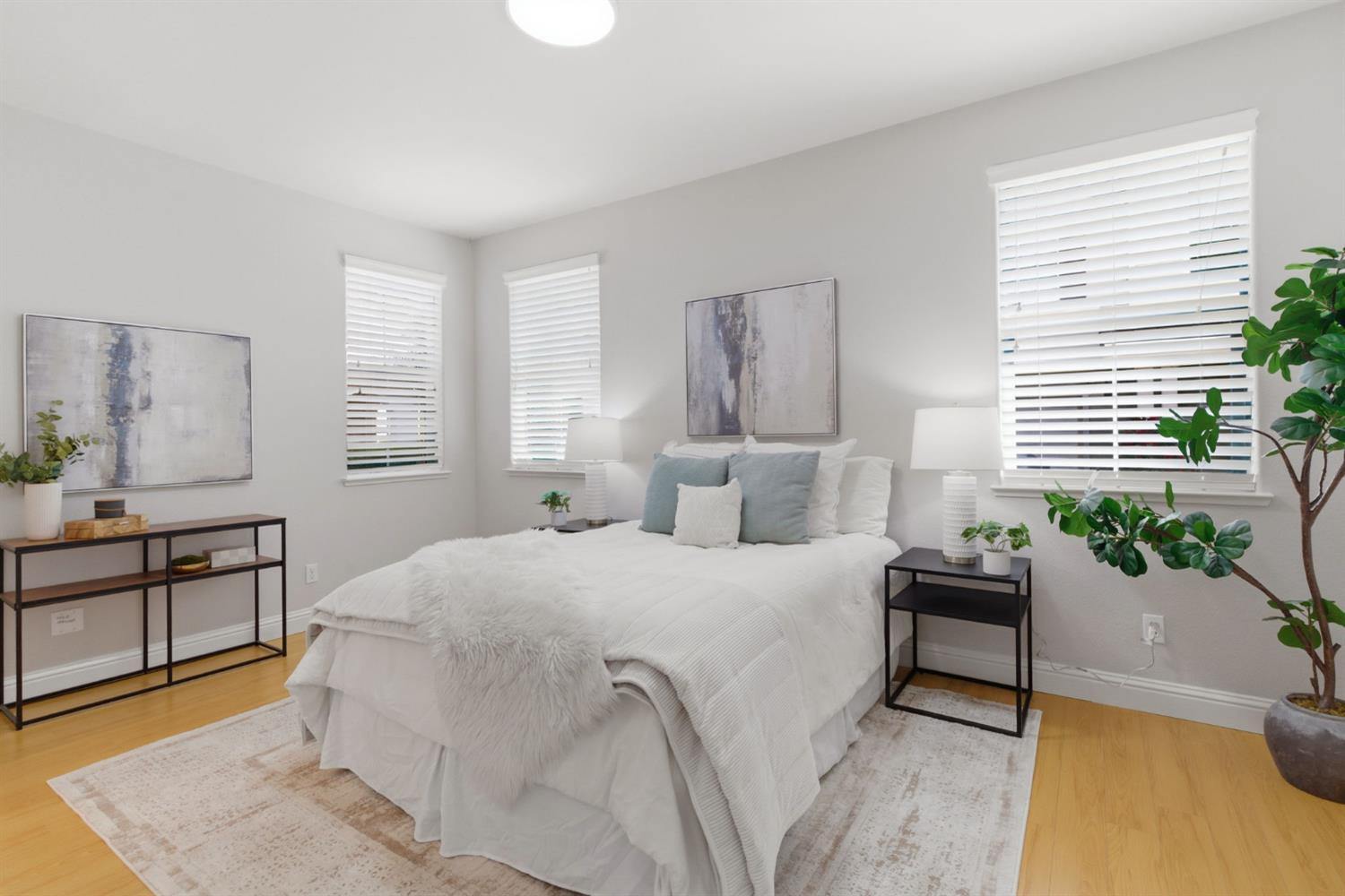 349 W Las Brisas Drive