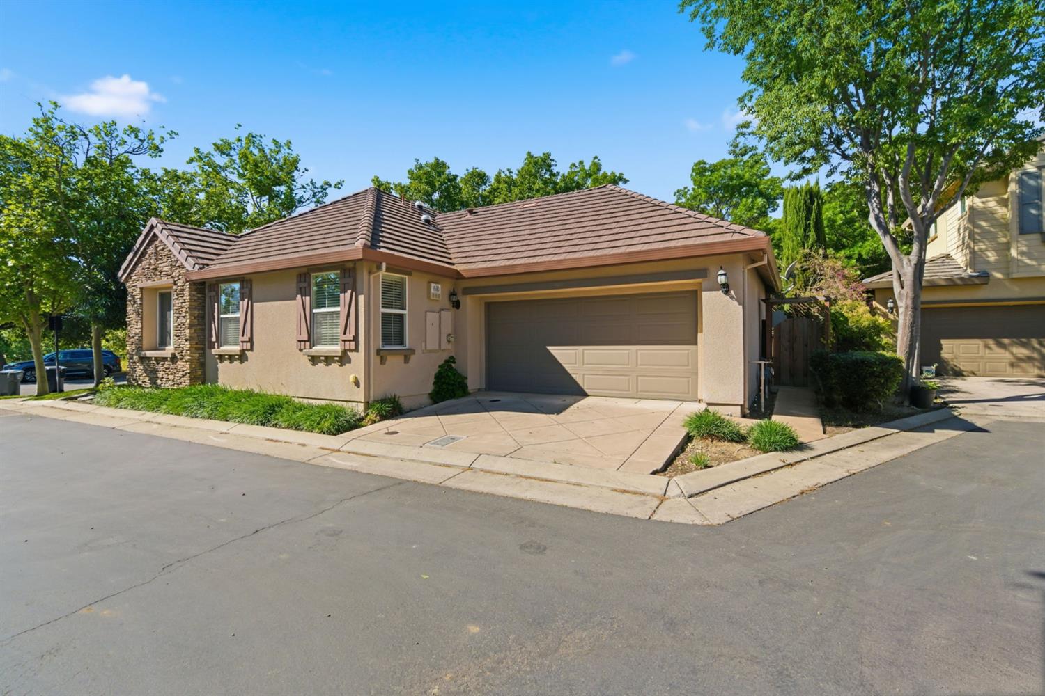 349 W Las Brisas Drive