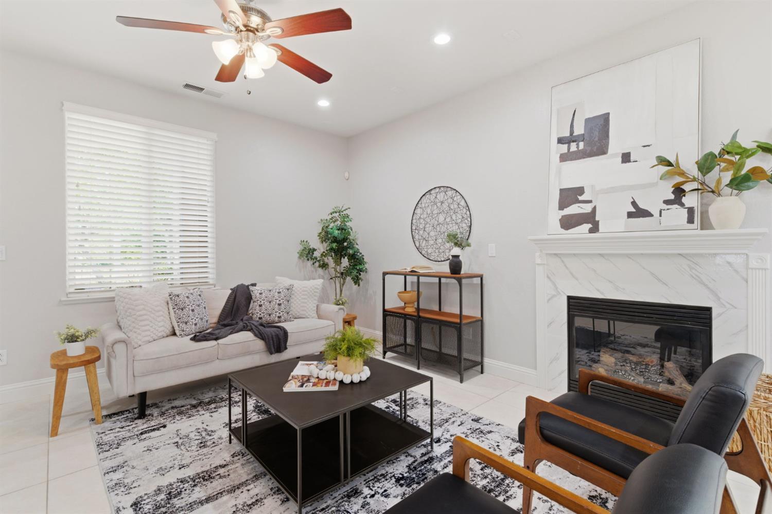 349 W Las Brisas Drive